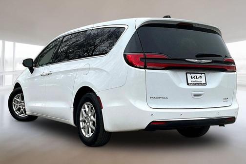 2023 Chrysler Pacifica Touring-L