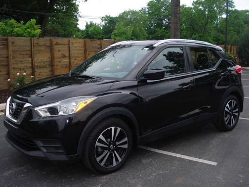 Black 2019 Nissan Kicks SV