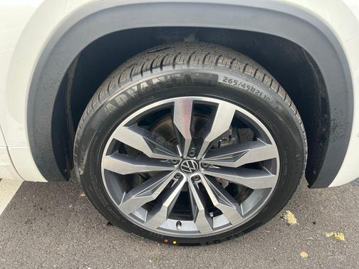 2023 Volkswagen Atlas Cross Sport 3.6L V6 SEL Premium R-Line