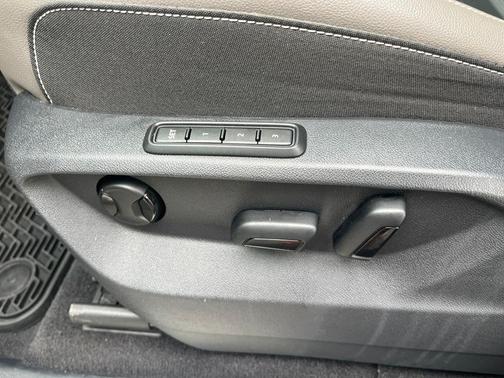 2023 Volkswagen Atlas Cross Sport 3.6L V6 SEL Premium R-Line