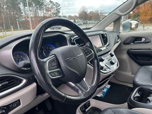 2020 Chrysler Pacifica Touring-L