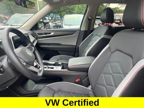 2024 Volkswagen Atlas 2.0T Peak Edition SEL