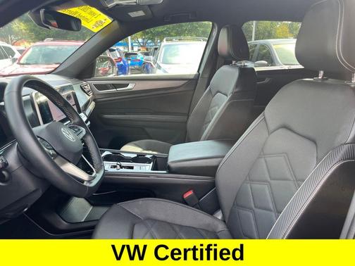 2024 Volkswagen Atlas Cross Sport 2.0T SE w/Technology