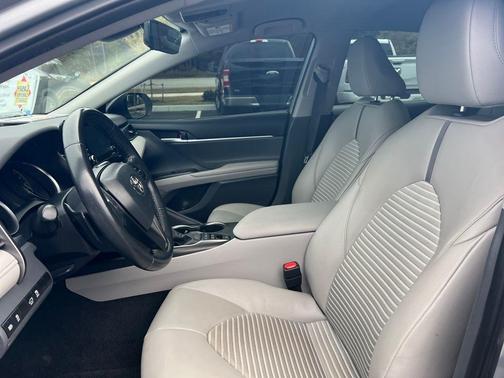 2023 Toyota Camry Hybrid SE