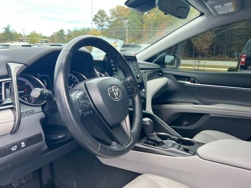 2023 Toyota Camry Hybrid SE