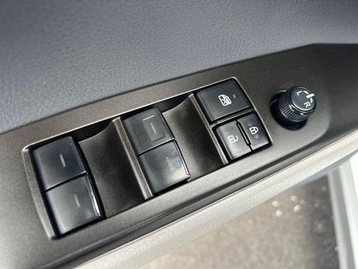 2023 Toyota Camry Hybrid SE