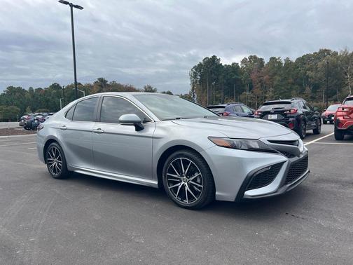 2023 Toyota Camry Hybrid SE