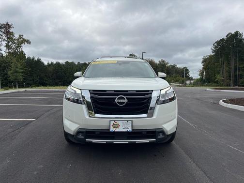 2022 Nissan Pathfinder SL
