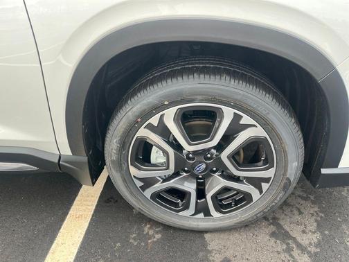 Crystal White Pearl 2026 Subaru Ascent Limited