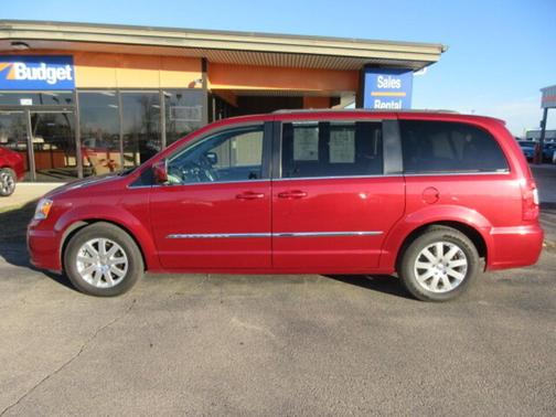 2016 Chrysler Town & Country Touring