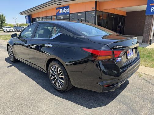Black 2025 Nissan Altima SV