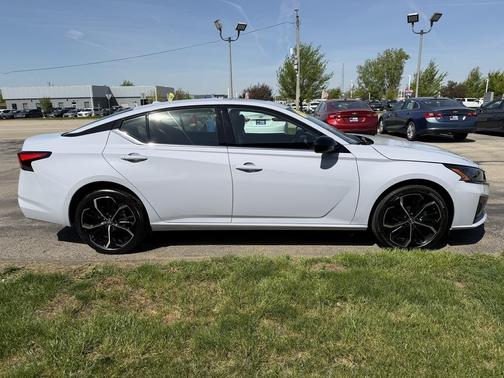 Gray 2025 Nissan Altima SR