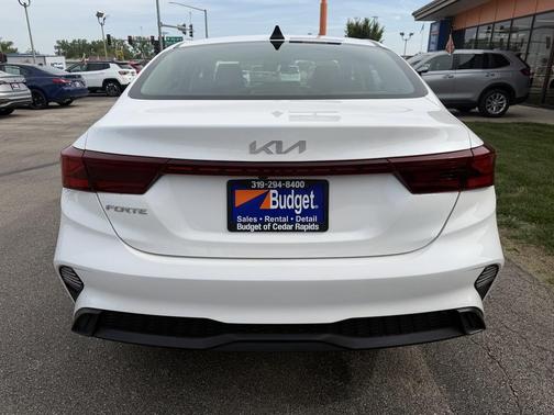 White 2024 Kia Forte LXS