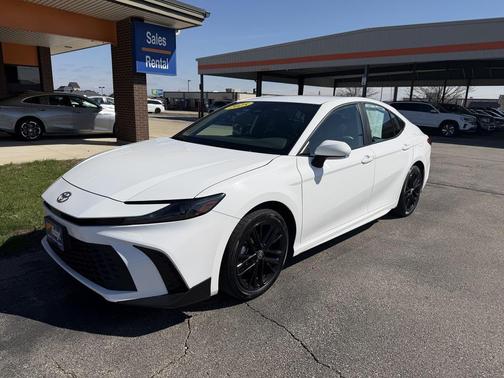 2025 Toyota Camry SE