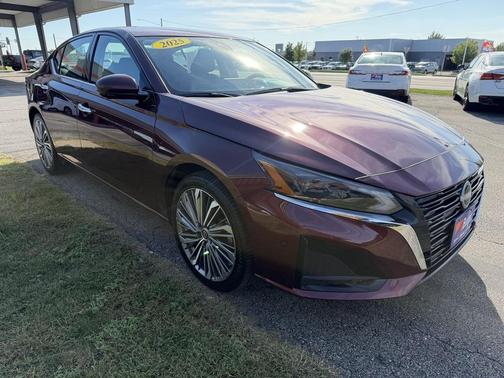 Garnet Pearl Me 2025 Nissan Altima SL