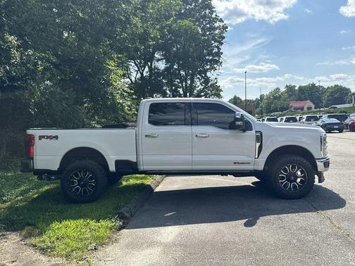 Oxford White 2024 Ford F-350 Lariat