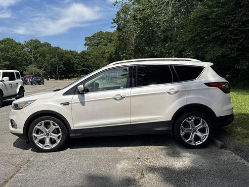 White Platinum Clearcoat Metallic 2018 Ford Escape Titanium