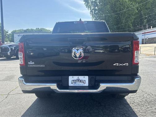 Diamond Black Crystal Pearlcoat 2022 RAM 1500 Big Horn/Lone Star