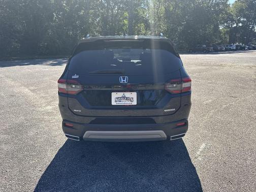 2025 Honda Pilot Touring 8-Passenger
