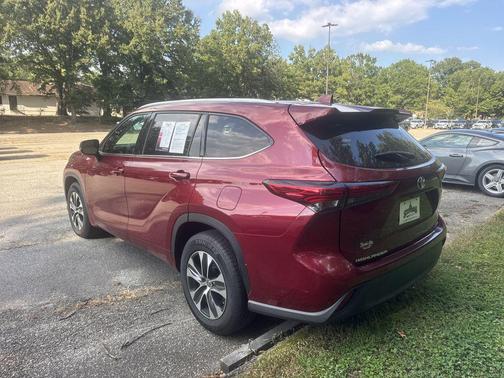 Ruby Flare Pearl 2022 Toyota Highlander XLE