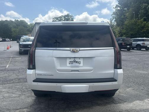 Crystal White Tricoat 2016 Cadillac Escalade Luxury