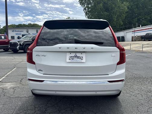 Crystal White 2022 Volvo XC90 Recharge Plug-In Hybrid T8 Inscription 7 Passenger