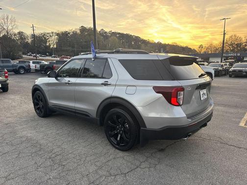 2022 Ford Explorer ST-Line