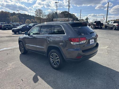 2020 Jeep Grand Cherokee Laredo