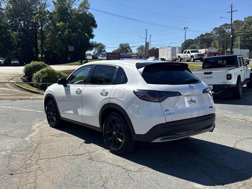 White 2025 Honda HR-V 2WD Sport