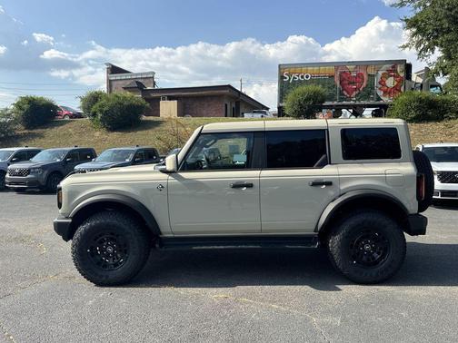 Desert Sand 2026 Ford Bronco Outer Banks