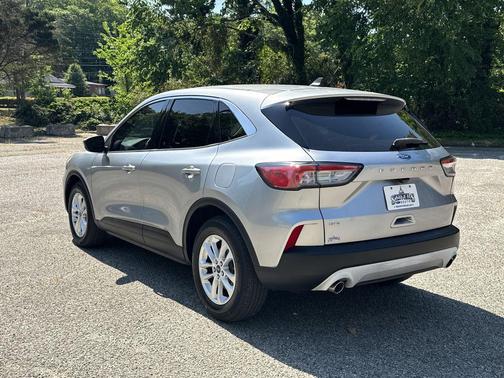 Silver Metallic 2021 Ford Escape SE