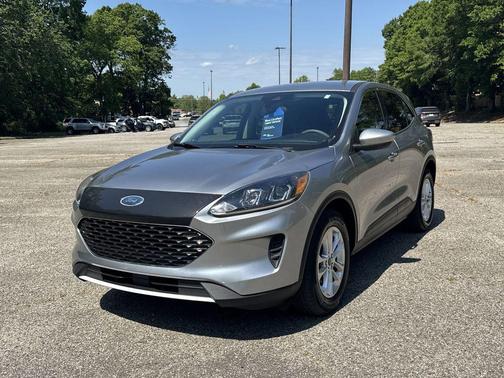 Silver Metallic 2021 Ford Escape SE