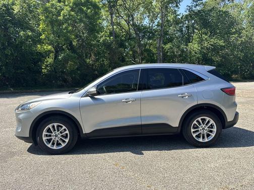 Silver Metallic 2021 Ford Escape SE