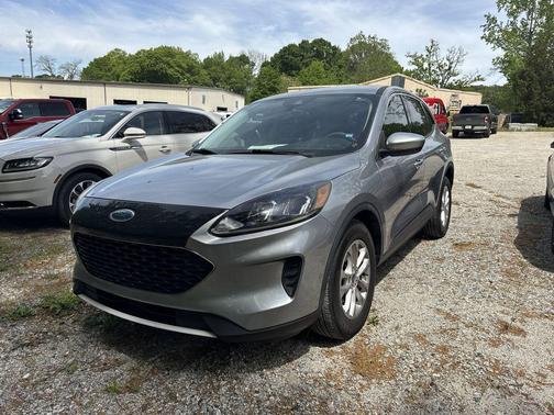 Silver Metallic 2021 Ford Escape SE