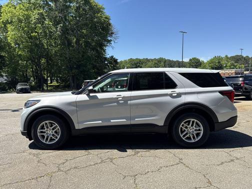 White Metallic 2026 Ford Explorer Active