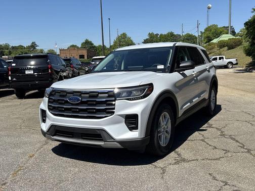 White Metallic 2026 Ford Explorer Active