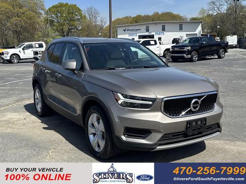 2022 Volvo XC40 T5 Momentum