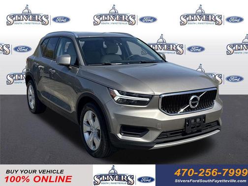 Pebble Gray Metallic 2022 Volvo XC40 T5 Momentum