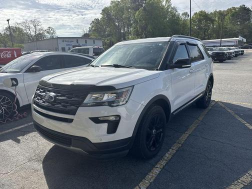 Oxford White 2018 Ford Explorer XLT
