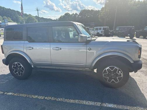 Iconic Silver Metallic 2023 Ford Bronco Outer Banks