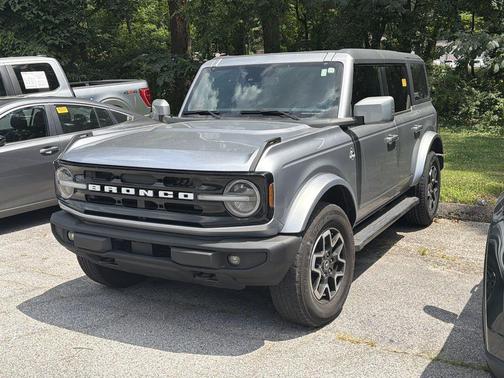 Iconic Silver Metallic 2023 Ford Bronco Outer Banks