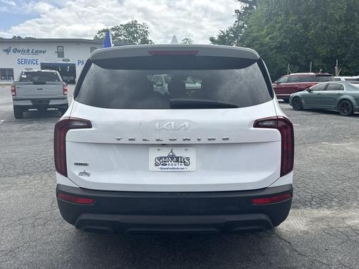 Glacial White Pearl 2022 Kia Telluride LX