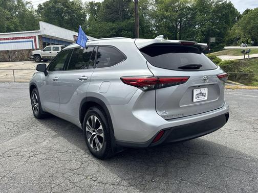 Celestial Silver Metallic 2020 Toyota Highlander XLE