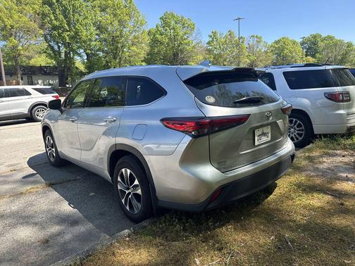 Celestial Silver Metallic 2020 Toyota Highlander XLE