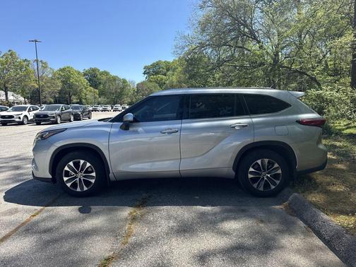 Celestial Silver Metallic 2020 Toyota Highlander XLE