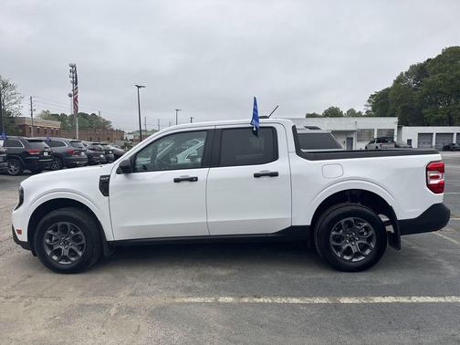 Oxford White 2025 Ford Maverick XLT