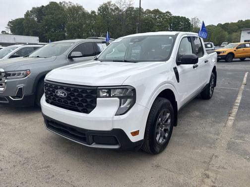 Oxford White 2025 Ford Maverick XLT