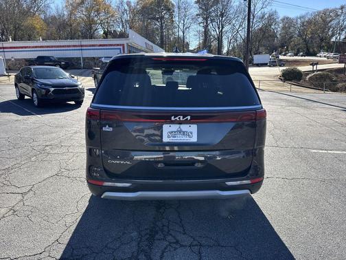 2024 Kia Carnival LX