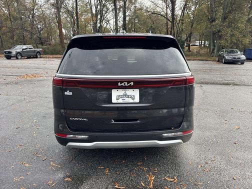 2024 Kia Carnival LX