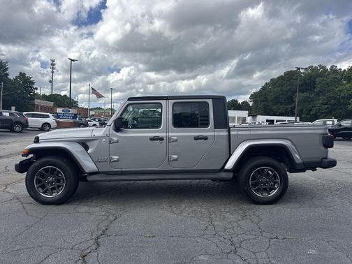 Billet Silver Metallic Clearcoat 2020 Jeep Gladiator Overland